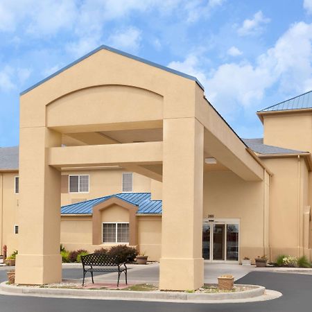 Baymont By Wyndham Fort Wayne Exterior photo