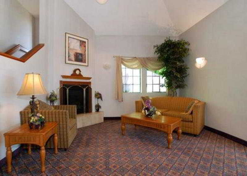 Baymont By Wyndham Fort Wayne Exterior photo